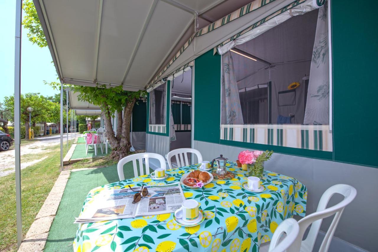 Camping Porto Srl Hotel Moniga del Garda ภายนอก รูปภาพ