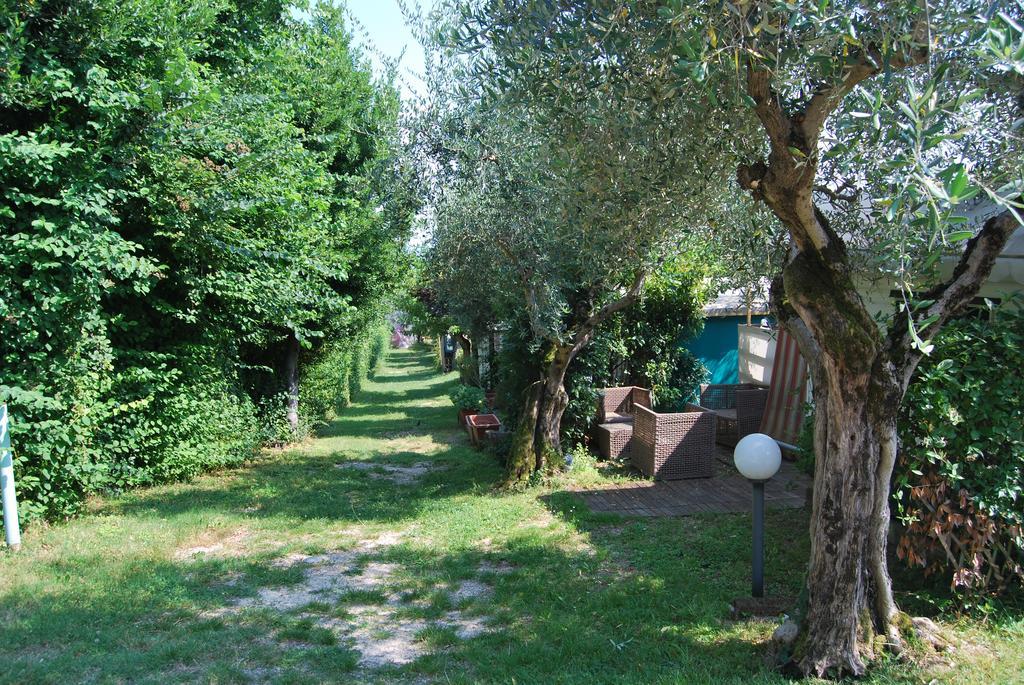 Camping Porto Srl Hotel Moniga del Garda ภายนอก รูปภาพ