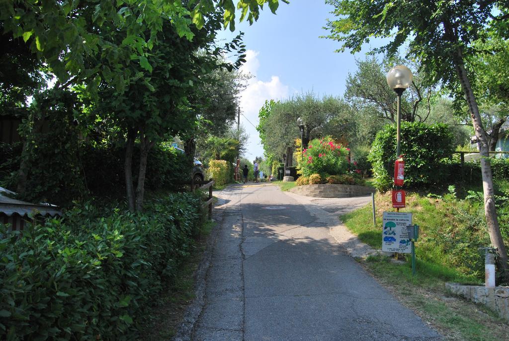 Camping Porto Srl Hotel Moniga del Garda ภายนอก รูปภาพ