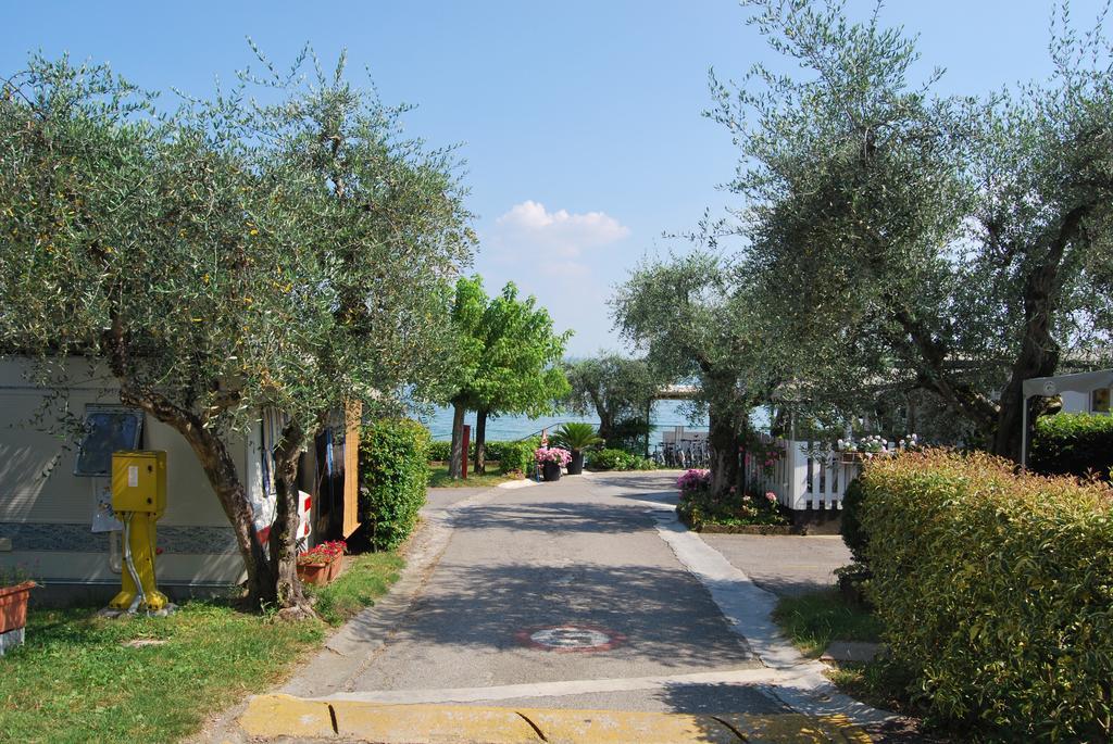 Camping Porto Srl Hotel Moniga del Garda ภายนอก รูปภาพ