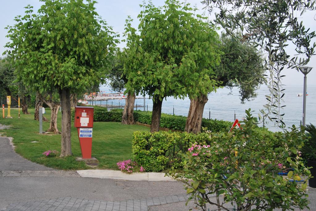 Camping Porto Srl Hotel Moniga del Garda ภายนอก รูปภาพ